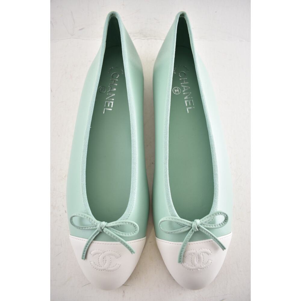 Chanel 26S Mint Green White Lambskin Leather CC Logo Ballet Ballerina Flat 38 - Picture 10 of 16